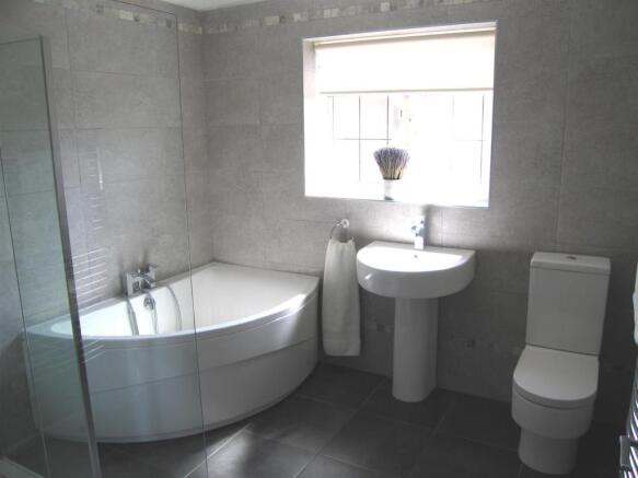 bathroom 2.jpg