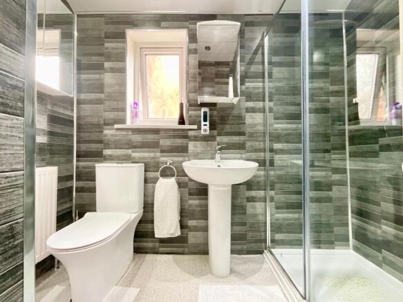 5 bed Semi-Detached for sale Image 12
