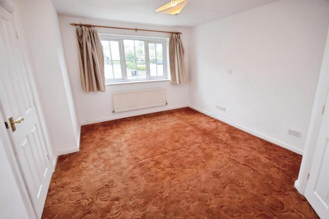 4 bed Detached for sale Image 6