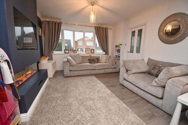 4 bed Semi-Detached for sale Image 4