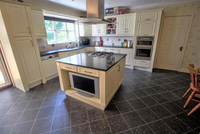 Modern Kitchen with Breakfast Area