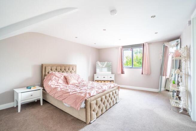 3 bed Bungalow for sale Image 9