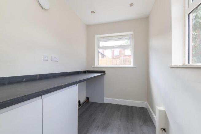 3 bed Semi-Detached to rent Image 8