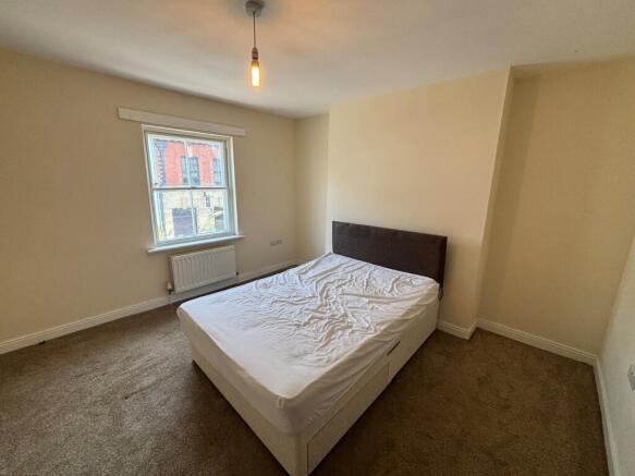 2 bed Terraced to rent Image 7