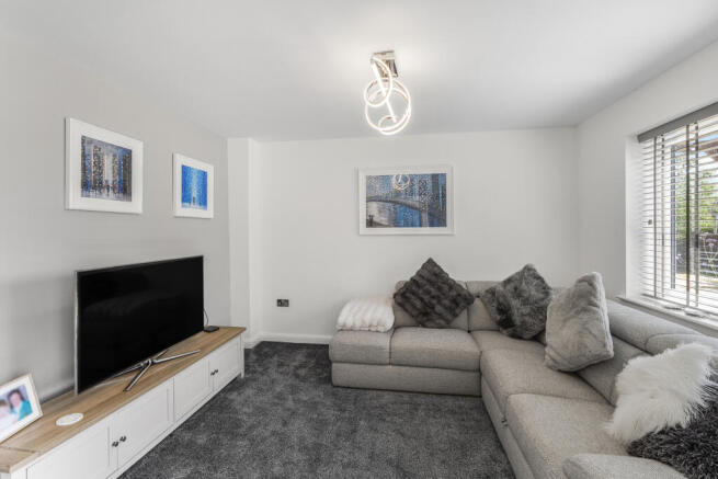 4 bed Detached for sale Image 6