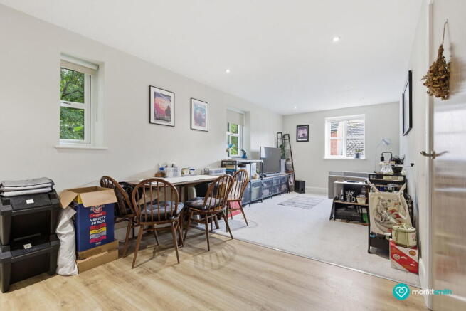 2 bed Flat for sale Image 4