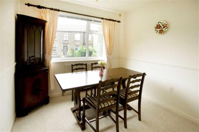 Bedroom 2/Dining Roo