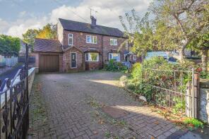 Bryn-sirriol, Estcourt Road, Darrington, Pontefract WF8 3AJ