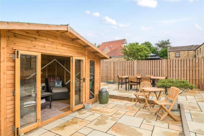 4 bed House for sale Image 10