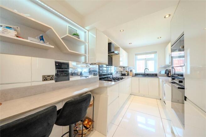 5 bed Semi-Detached for sale Image 4