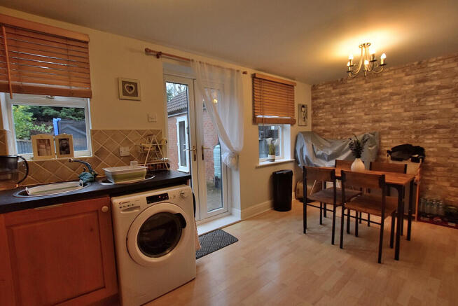 3 bed Semi-Detached for sale Image 6