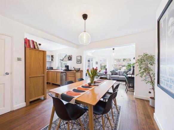Fabulous Extended L-Shaped Living/Dining Kitchen