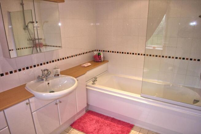 EN-SUITE TO BED 2