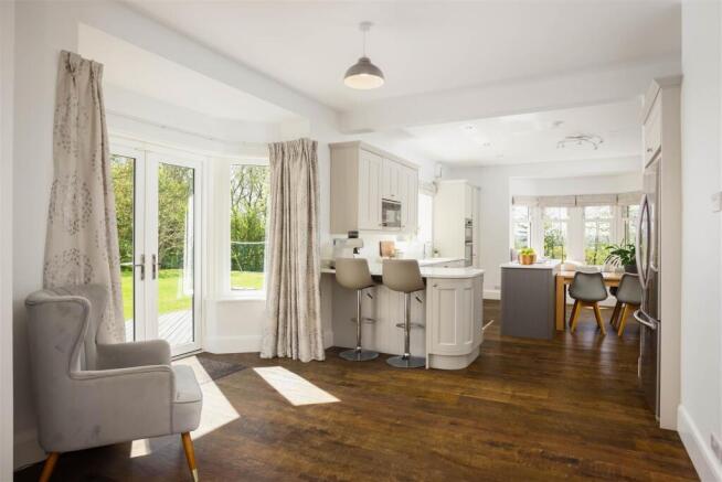 7 bed Detached for sale Image 12