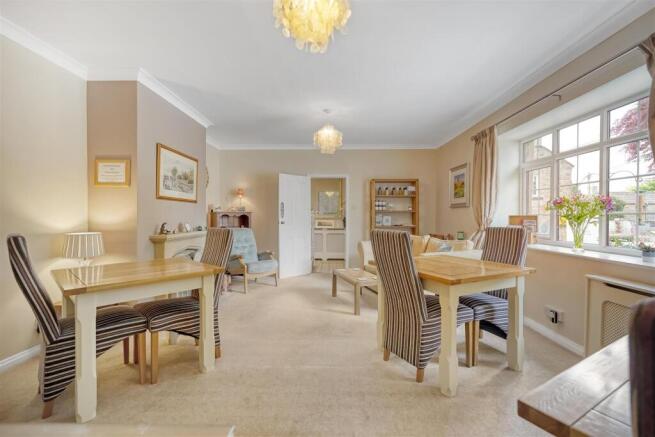 5 bed Semi-Detached for sale Image 7