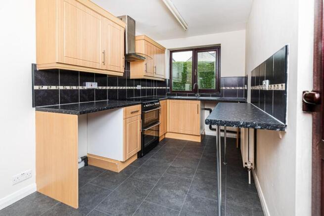3 bed Semi-Detached to rent Image 5