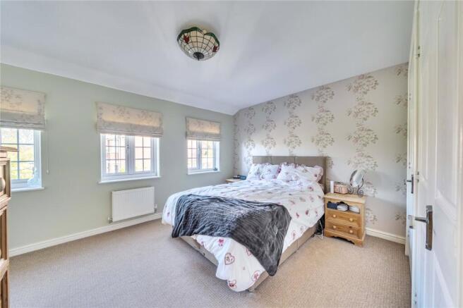 4 bed Detached for sale Image 6