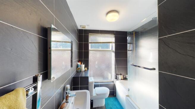 5 bed Semi-Detached for sale Image 4