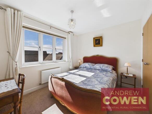 4 bed Detached for sale Image 7