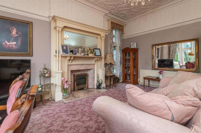 6 bed Semi-Detached for sale Image 8
