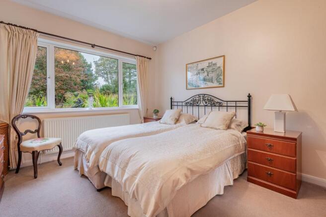 Bedroom, Brindles
