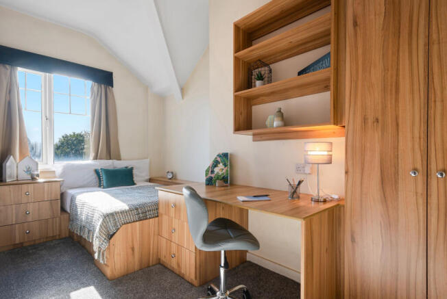 4 bed House to rent Image 8