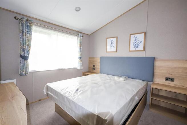 2 bed Park Home for sale Image 7