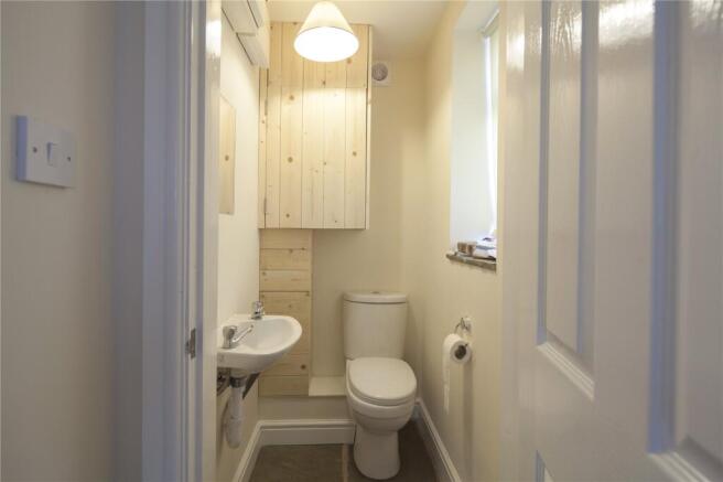 4 bed Semi-Detached to rent Image 10