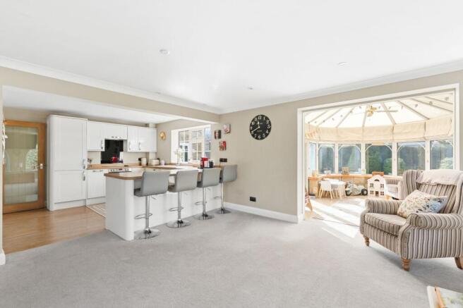 5 bed Detached for sale Image 6