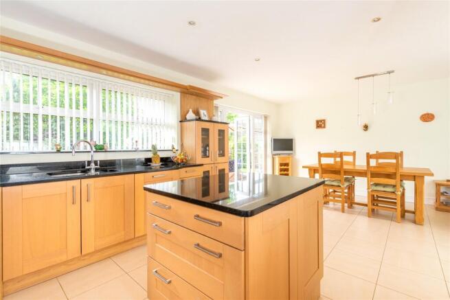 Kitchen/Breakfast Rm