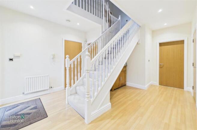 4 bed Detached for sale Image 10