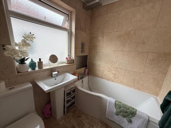 3 bed Semi-Detached for sale Image 8
