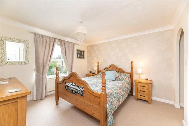 4 bed Detached for sale Image 8