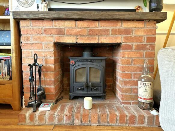 Fireplace With Log Burner 083