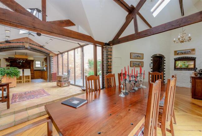 8355212-interior18.jpg