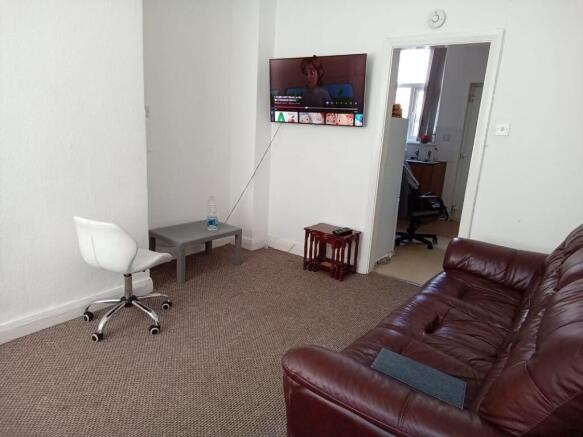 Lounge 2.jpg