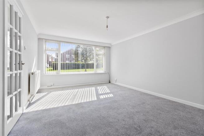 1 3 Aldsworth Court-002.JPG