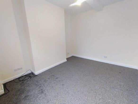 2 bed Flat to rent Image 4