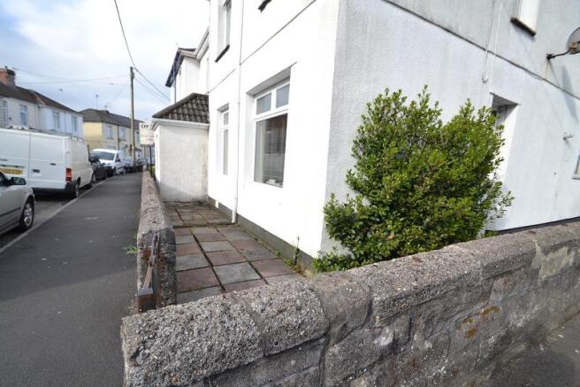 Entrance & Front Garden
