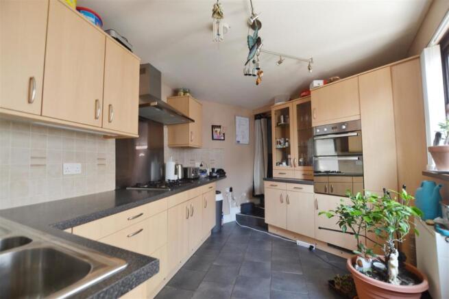 kitchen (2).jpg