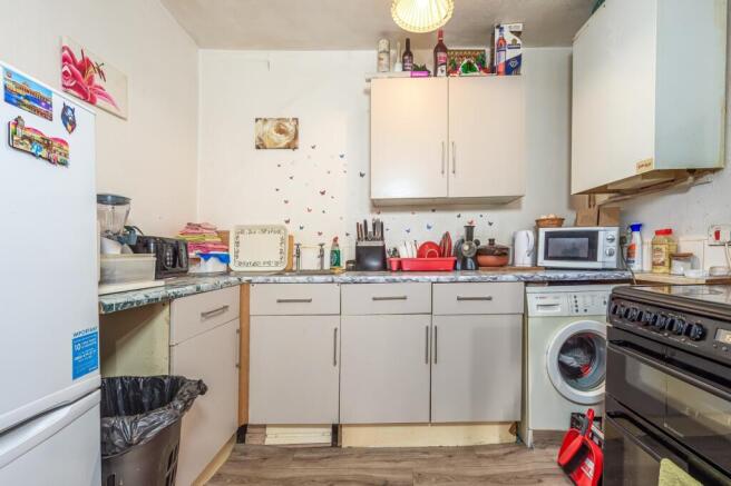 3 bed Flat for sale Image 11