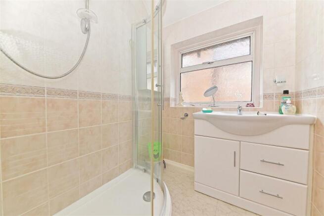 468 Alcester Road - shower.jpg