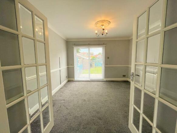 SEPARATE DINING/FAMILY ROOM