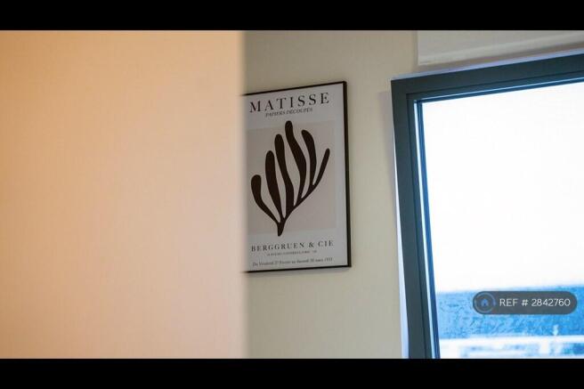 Studio to rent Image 11