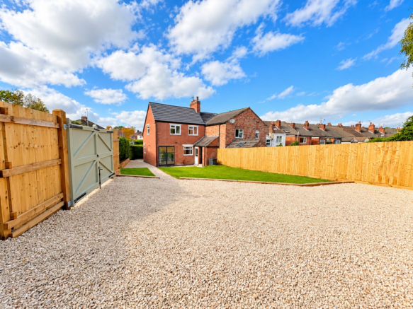 3-bed semi-detached on Green Lane, Whitwick, LE67, £280,000