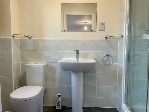 En Suite 2.JPG