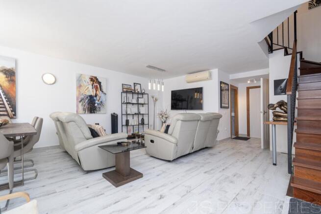 ELEGANT TOWNHOUSE WITH TERRACE AND COMMUNAL POOL JUST STEPS FROM THE SEA