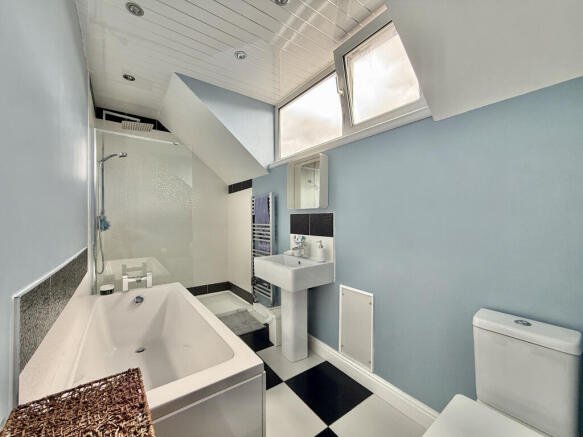 3 bed Terraced for sale Image 11