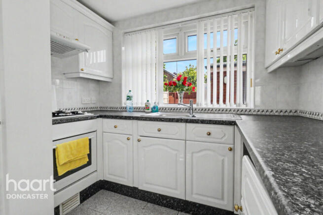3 bed Semi-Detached for sale Image 9