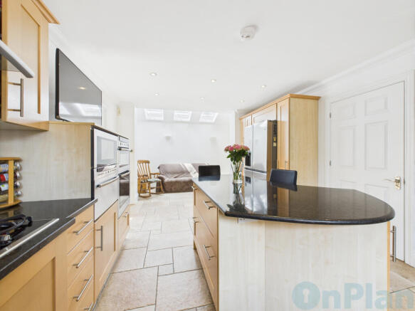 CAM04024G0-PR0032-STILL023